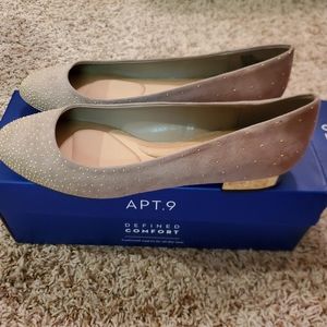 APT.9 Taupe flats, size 6.5